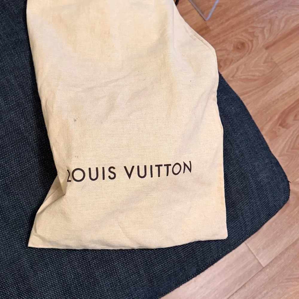 AUTHENTIC Louis Vuitton LV Monogram Chain-Link Accents Pumps